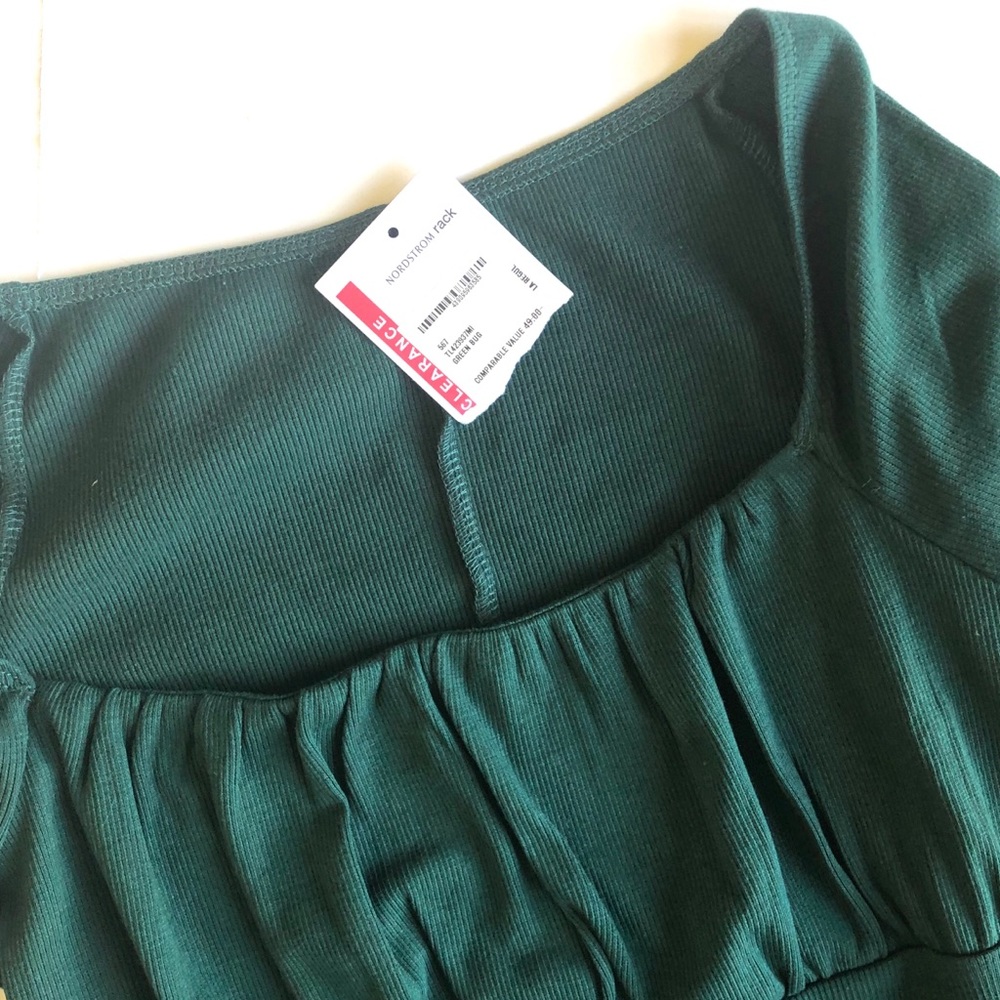 Cute green body fitted long sleeve mini skirt - Picture 3 of 4